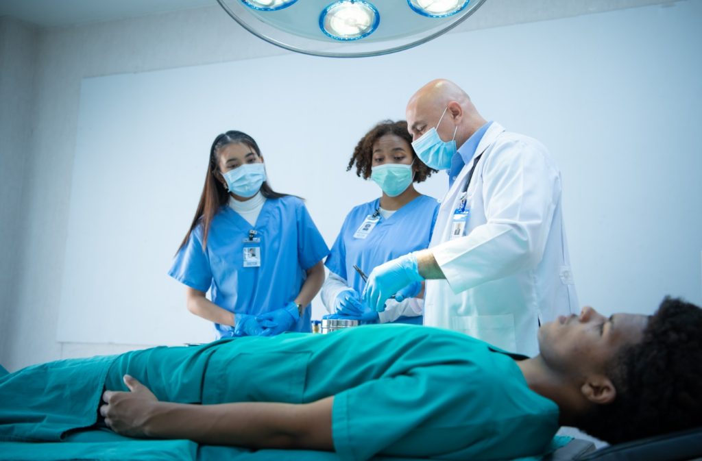 a-medical-professor-is-teaching-surgery-to-medical-2025-01-08-04-03-10-utc-large